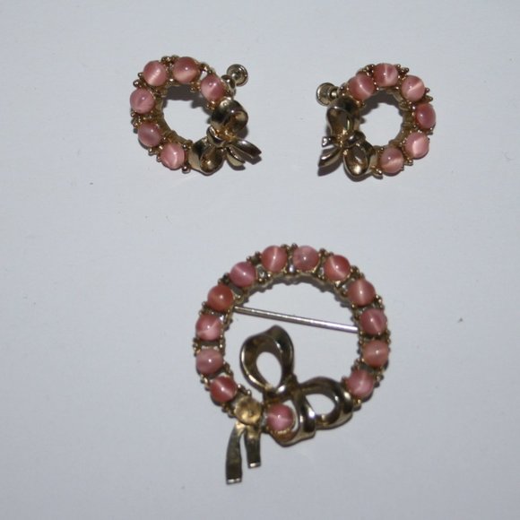 Vintage gold and pink brooch and screw on earrings - Picture 1 of 4